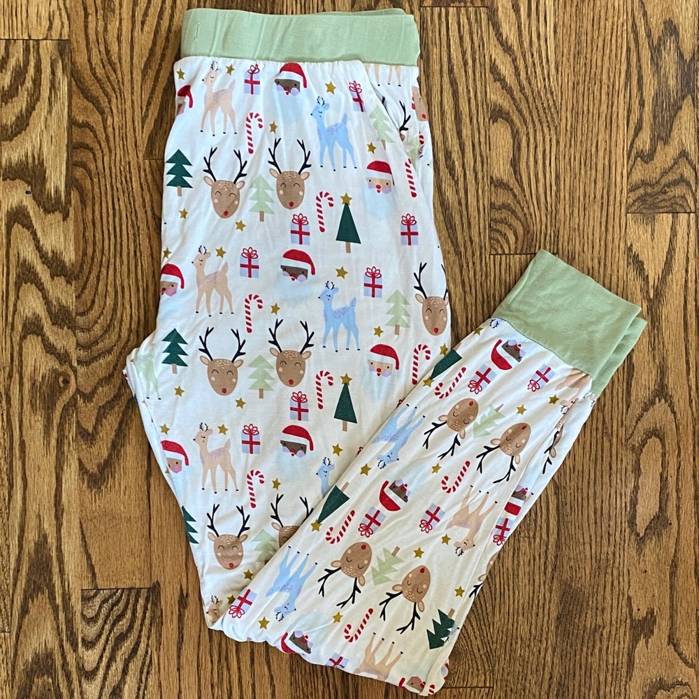 Emerson and Friends Santa Friends print women’s pajama jogger pants, size L.